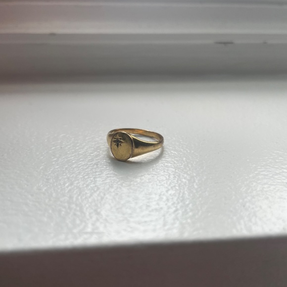 COPY - Mejuri star signet ring - Picture 2 of 4